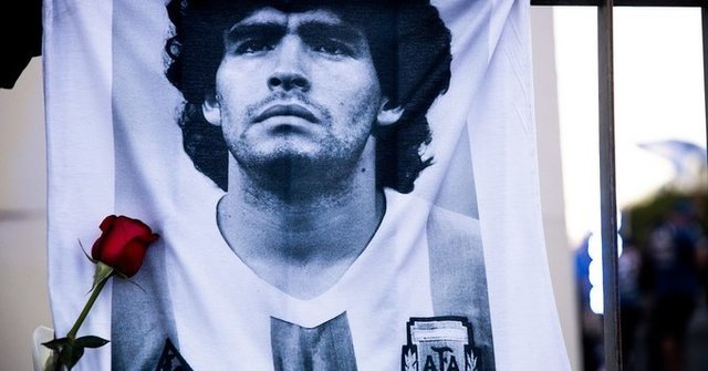 Fotbal: „Avea multe edeme, abdomenul bombat ca un balon”. La procesul lui Maradona au fost prezentate imagini macabre ale argentinianului pe patul de moarte