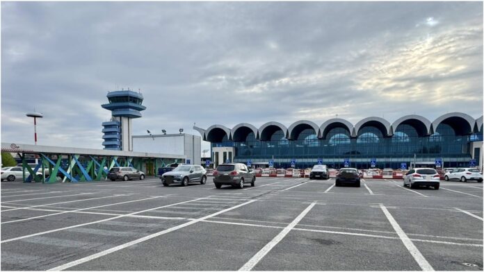 FOTO | Se modernizează parcarea supraetajată din fața Terminalului Sosiri de la Aeroportul Otopeni. Zona de preluare pentru ride-sharing se mută la Plecări