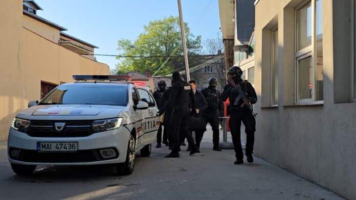 FOTO VIDEO: Șeful adjunct al spionilor moldoveni, predat autorităților din Republica Moldova prin Vama Albița