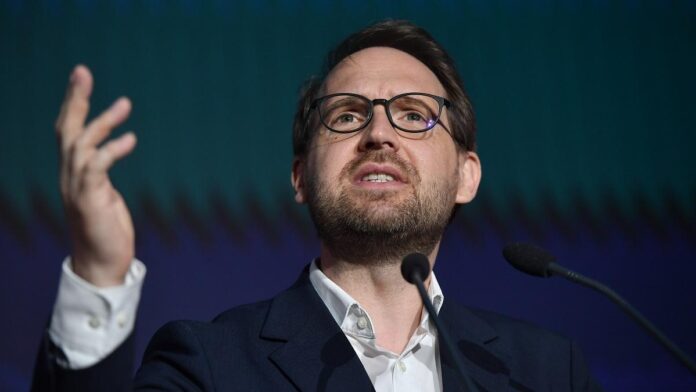 Fritz acuză PSD de 'dublu joc' parlamentar și majorități paralele cu AUR