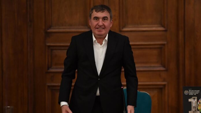 Gheorghe Hagi a fost oficial numit selecționer al echipei naționale de fotbal a României