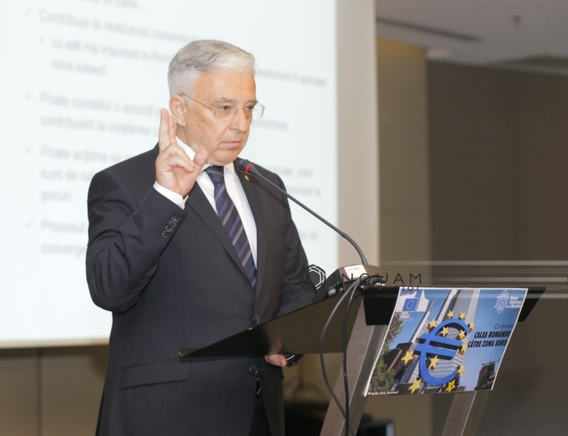 Guvernatorul BNR, Mugur Isărescu, critică neînțelegerile persistente despre rolul băncilor și atacurile asupra ROBOR, subliniind necesitatea educației financiare.