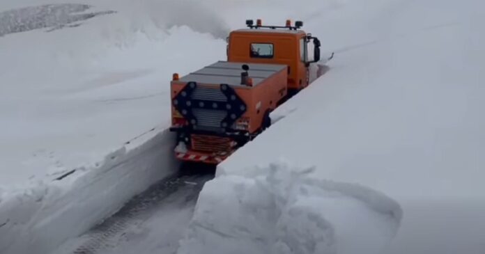 Iarnă în toată regula pe Transalpina: Circulația închisă pe sectorul Rânca - Obarșia Lotrului din cauza troienelor