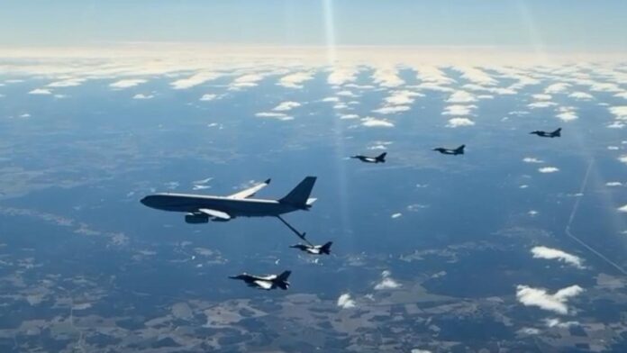 Imagini cu avioanele F-16 ale României la un exercițiu de realimentare în aer. MApN: Consolidăm capacitatea NATO de reacție rapidă