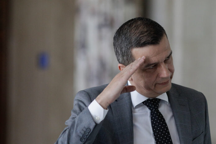 Imagini din culise: Sorin Grindeanu repetând discursul pentru anunțarea retragerii sprijinului PSD pentru Ilie Bolojan