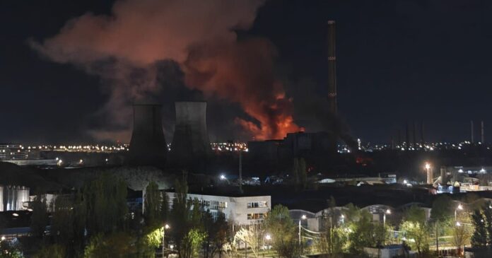 Incendiu violent la CET Vest București: două transformatoare electrice au luat foc, intervin 7 autospeciale de pompieri