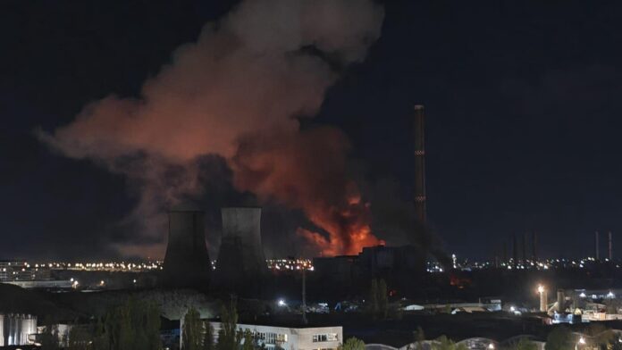 Incendiul de la CET Vest lasă mii de blocuri din București fără apă caldă