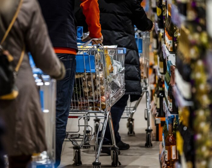 Închiderea Strâmtorii Ormuz: Răni tot mai adânci în economia mondială