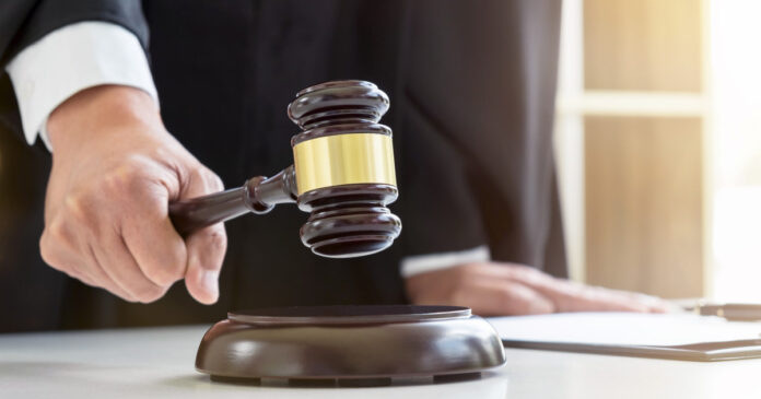 Închisoare pe viață pentru bărbatul din Prahova care și-a ucis cu toporul partenera însărcinată. Decizia este definitivă