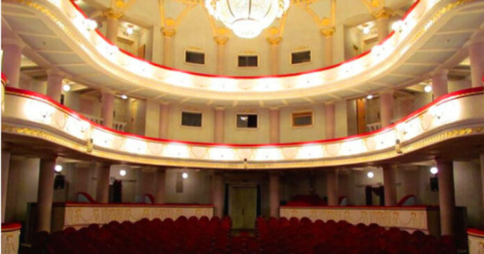 Incident grav la Teatrul Național din Iași: tavan fals se prăbușește peste actor în timpul spectacolului