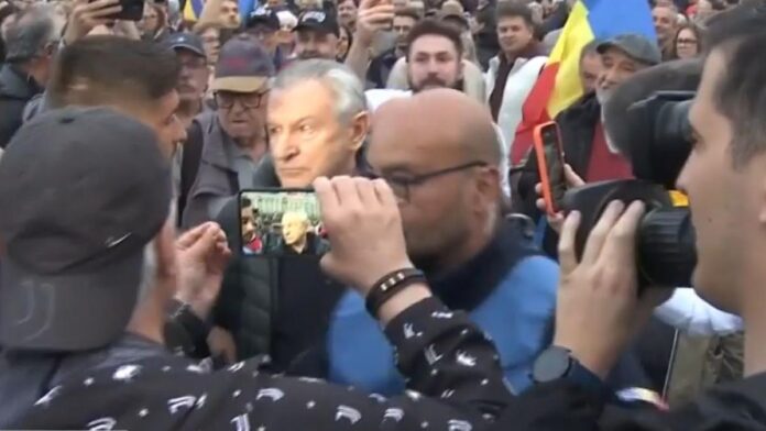 Incident între protestatarul Marian Moroșanu (Marian Ceaușescu) și fostul ministru Radu Berceanu la mitingul pro-Bolojan: confruntare verbală și evacuare