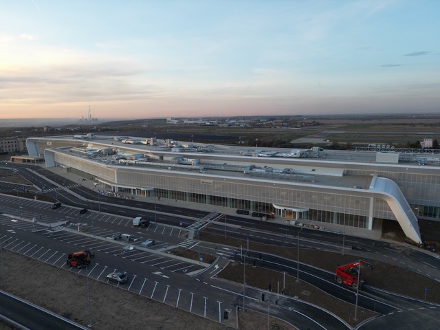 Incident la bordul zborului Madrid-Craiova: un pasager în stare de ebrietate a provocat un scandal și a fost sancționat de poliție la aterizare