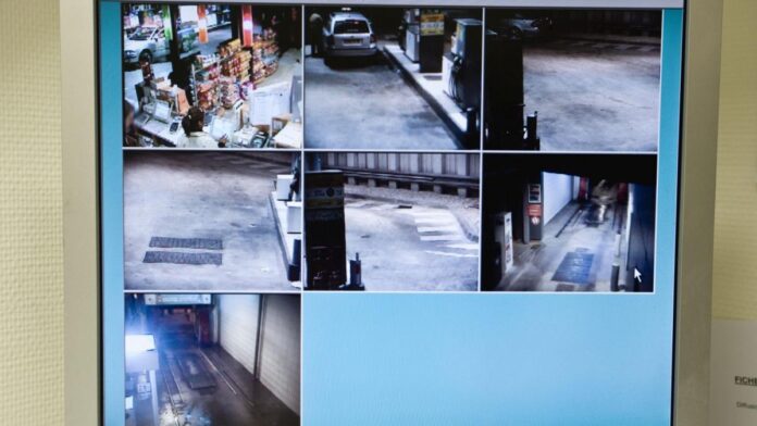 Intervenția eroică a unui angajat de benzinărie: Cum a salvat o adolescentă răpită prin citirea pe buze a mesajului 'Ajutor'