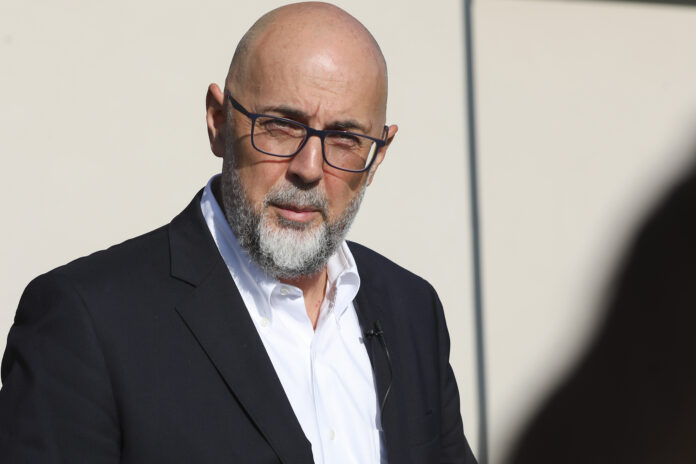 INTERVIU. Kelemen Hunor compară situația actuală a PNL cu cea a PNȚCD din 1998, subliniind că partidul țărănist a dispărut după ce a acceptat sacrificarea lui Victor Ciorbea, similar cu presiunea PSD asupra PNL pentru înlăturarea lui Bolojan.