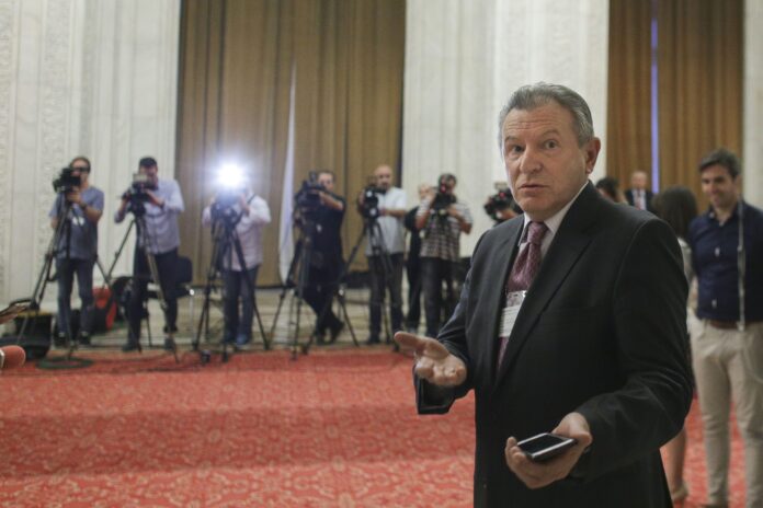 INTERVIU: Radu Berceanu, dat afară de susținătorii lui Bolojan, explică greșelile premierului și motivele susținerii: „Cheltuim ce n-avem, ca și cum n-am da banii înapoi”