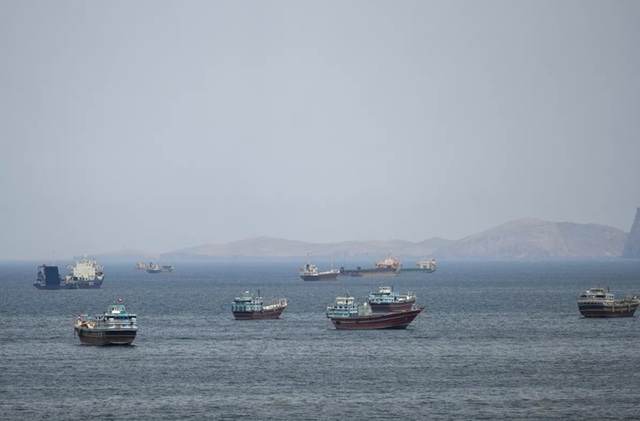 Iranul a reținut două nave în Strâmtoarea Ormuz; Washingtonul a minimalizat incidentul