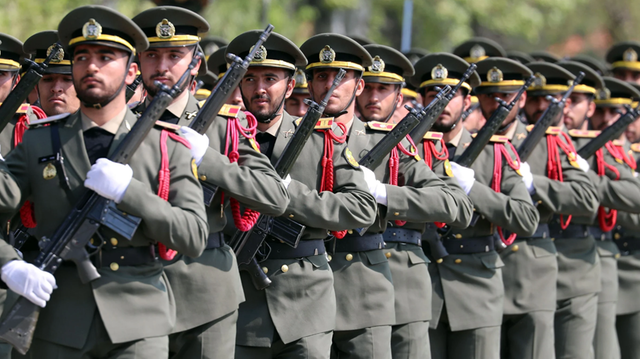 Iranul amenință că va distruge producția petrolieră a vecinilor din Golf în cazul unui atac lansat de pe teritoriul acestora