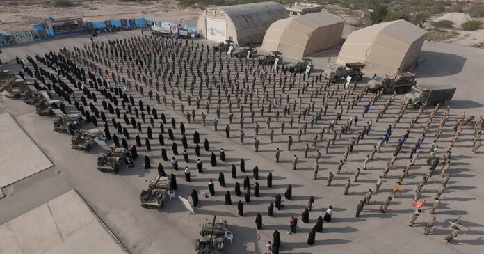 Iranul amenință cu distrugerea producției petroliere a țărilor vecine în cazul unui atac lansat de pe teritoriul acestora