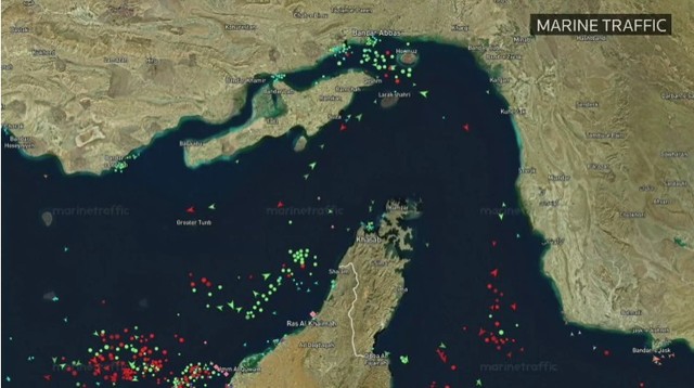 Iranul reimpune restricții de navigație în Strâmtoarea Ormuz, navele comerciale își schimbă traseele