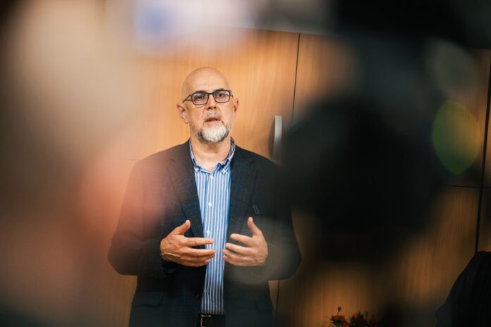 Kelemen Hunor: există varianta unui guvern minoritar PNL-USR-UDMR-minorități, susținut individual de parlamentari