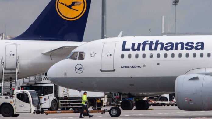 Lufthansa elimină transportul gratuit al bagajului de mână pe zborurile scurte: se va plăti pentru un bagaj mai mare decât o geantă pentru laptop sau un rucsac mic