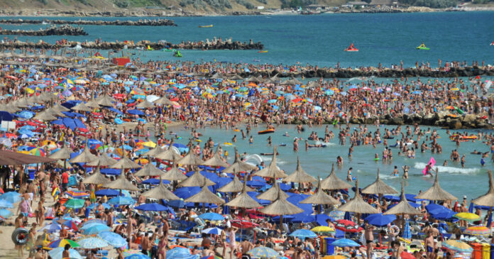 Mai mulți europeni vor să plece anul acesta în vacanță, dar cu bani mai puțini. „România are doar de câștigat”