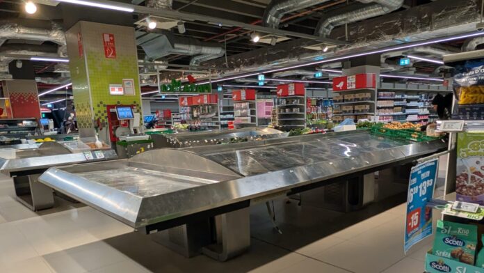 Mare tristețe în Obor: Auchan a închis hipermarketul de la subsolul Magazinului Bucur, la 6 ani de la deschidere