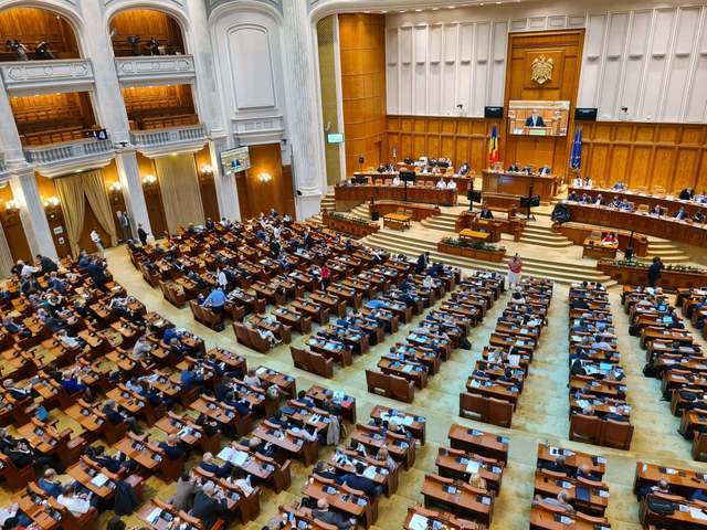 Matematica parlamentară: Moțiunea de cenzură vs. votul de încredere pentru Executiv. Câte voturi lipsesc celor două tabere