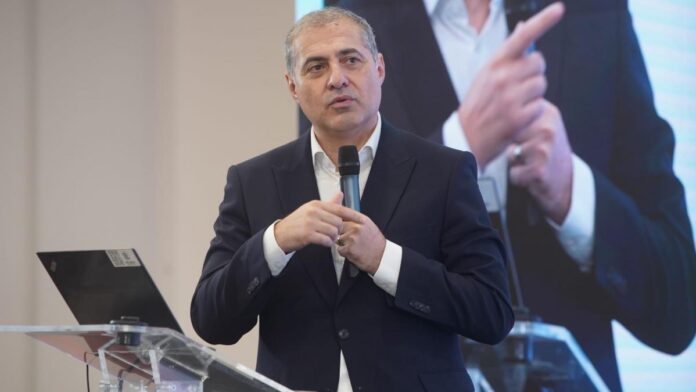 Mediul de afaceri solicită întâlniri cu Nicușor Dan și partidele politice pentru soluții economice: Imperativ de relansare și stabilitate