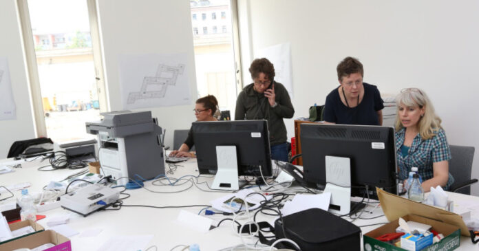 Meta va monitoriza mișcările mouse-ului și apăsările de taste ale angajaților pentru antrenarea inteligenței artificiale