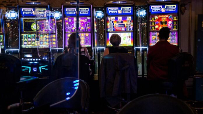 Miercurea-Ciuc interzice jocurile de noroc în zonele rezidențiale: sălile de păcănele și cazinourile se mută în zona industrială