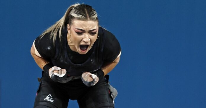 Mihaela Cambei, campioana română de haltere, triumfă cu trei medalii la Campionatele Europene din Georgia