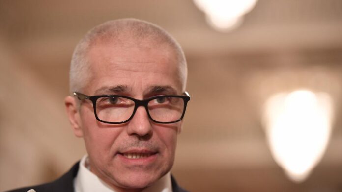 Miniștrii PSD încă speră că Bolojan se retrage. Marinescu: Încă n-am scris demisia, nu cred că trebuie să discutăm de ultimatum