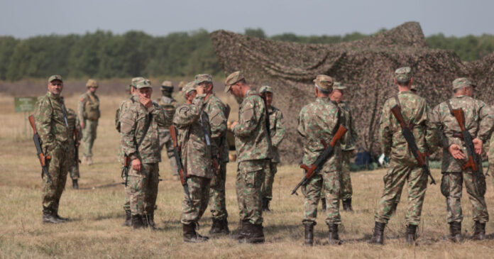 Ministrul Apărării denunță starea halelor destinate producției militare: „Plouă și cresc copaci”