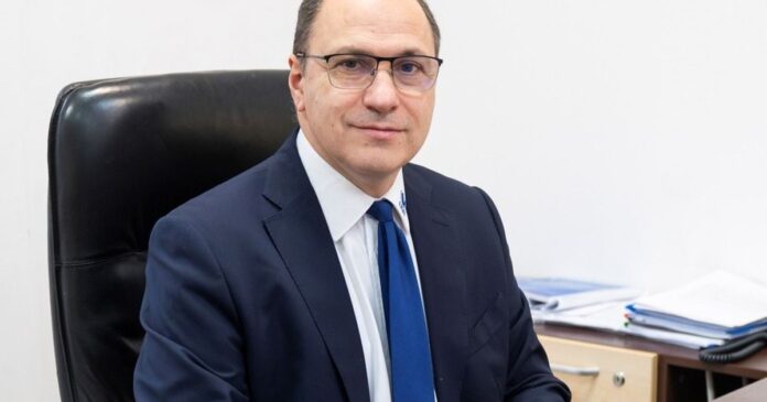 Ministrul Educației Mihai Dimian propune bonusuri financiare pentru profesorii care depășesc 40 de ore de muncă săptămânal