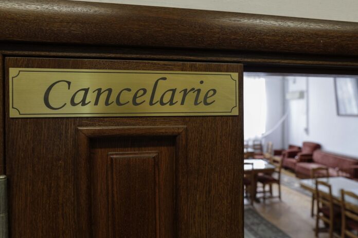 Ministrul Educației propune plată suplimentară pentru profesorii care depășesc 40 de ore săptămânale, indiferent de locul de muncă