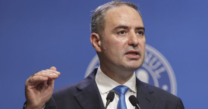 Ministrul Finanțelor Alexandru Nazare avertizează că o criză politică ar putea afecta economia prin creșterea costurilor de finanțare