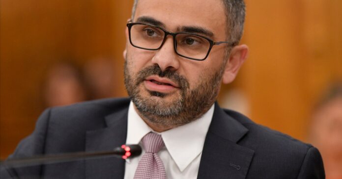 Ministrul Muncii, Florin Manole, subliniază impactul major al inflației asupra pensionarilor, evidențiind că aceștia sunt cei mai afectați de scăderea puterii de cumpărare.