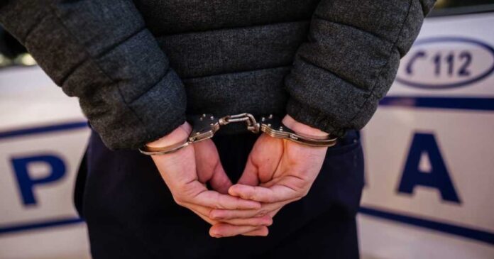 Moldovean de peste Prut, arestat după ce a furat din case de vacanță. „Turistul” se caza nopți întregi în locuințele goale