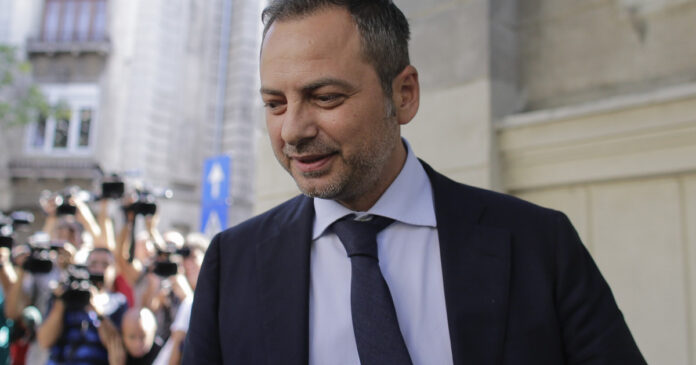 Motreanu (PNL) cere ”o minimă demnitate”: Demisiile miniştrilor PSD ar trebui să fie urmate de retragerea tuturor celor numiţi politic