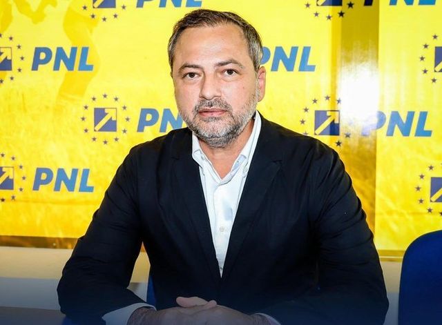 Motreanu (PNL): Demisiile miniștrilor PSD ar trebui urmate de retragerea tuturor numiților politici, inclusiv secretarii de stat și prefecții / O minimă demnitate le-ar impune să evite agățarea de funcții și spectacolul politic ieftin