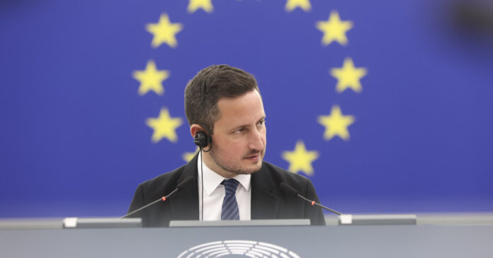 Nicu Ştefănuţă solicită un 'moment Ungaria' pentru reforma radicală a Parlamentului României