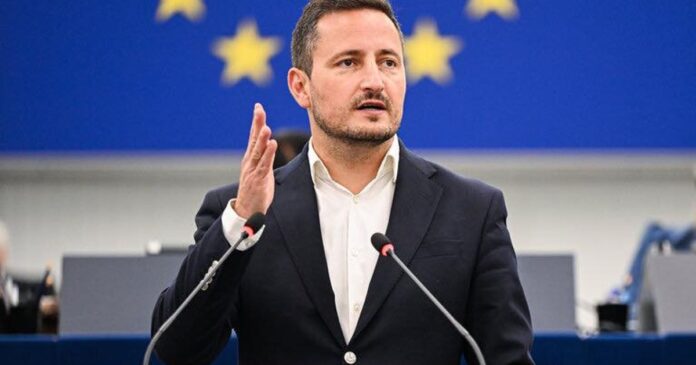 Nicu Ştefănuţă, vicepreședinte al Parlamentului European, critică PSD pentru evitarea responsabilității de guvernare: „Ţara se confruntă cu 5 crize majore”