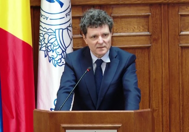 Nicuşor Dan subliniază importanţa educaţiei financiare pentru tineri şi prosperitatea ţării