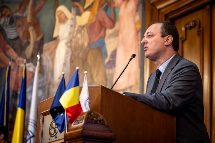 Norma didactică ar trebui să includă orele profesorilor de la cluburile de robotică din școli – Răzvan Bologa, profesor de Computer Science la Cibernetică, ASE