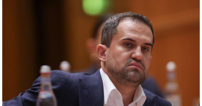 „Nu am detonat nicio bombă”. Cum explică Ciprian Șerban că a semnat scumpirea biletelor la metrou, cu o zi înainte de demisie