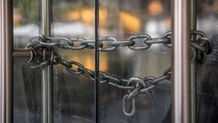 O companie de prelucrare a lemnului din Sălaj se închide și concediază toți angajații