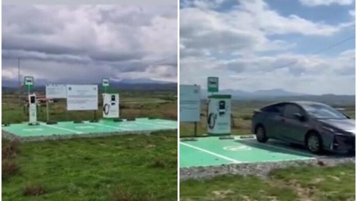 O stație pentru mașini electrice, pusă în câmp, fără drum de acces. Primar, despre investiția de 100.000 de euro: „Nu totul e perfect”