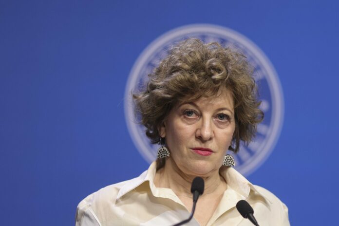 Oana Gheorghiu denunță Petrotrans SA ca exemplu negativ de 'jefuire' a unei companii de stat, avertizând împotriva sloganului 'nu ne vindem țara'