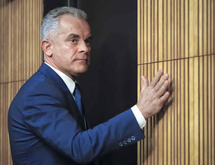 Oligarhul Vladimir Plahotniuc condamnat la 19 ani de închisoare pentru furtul unui miliard de dolari din Republica Moldova